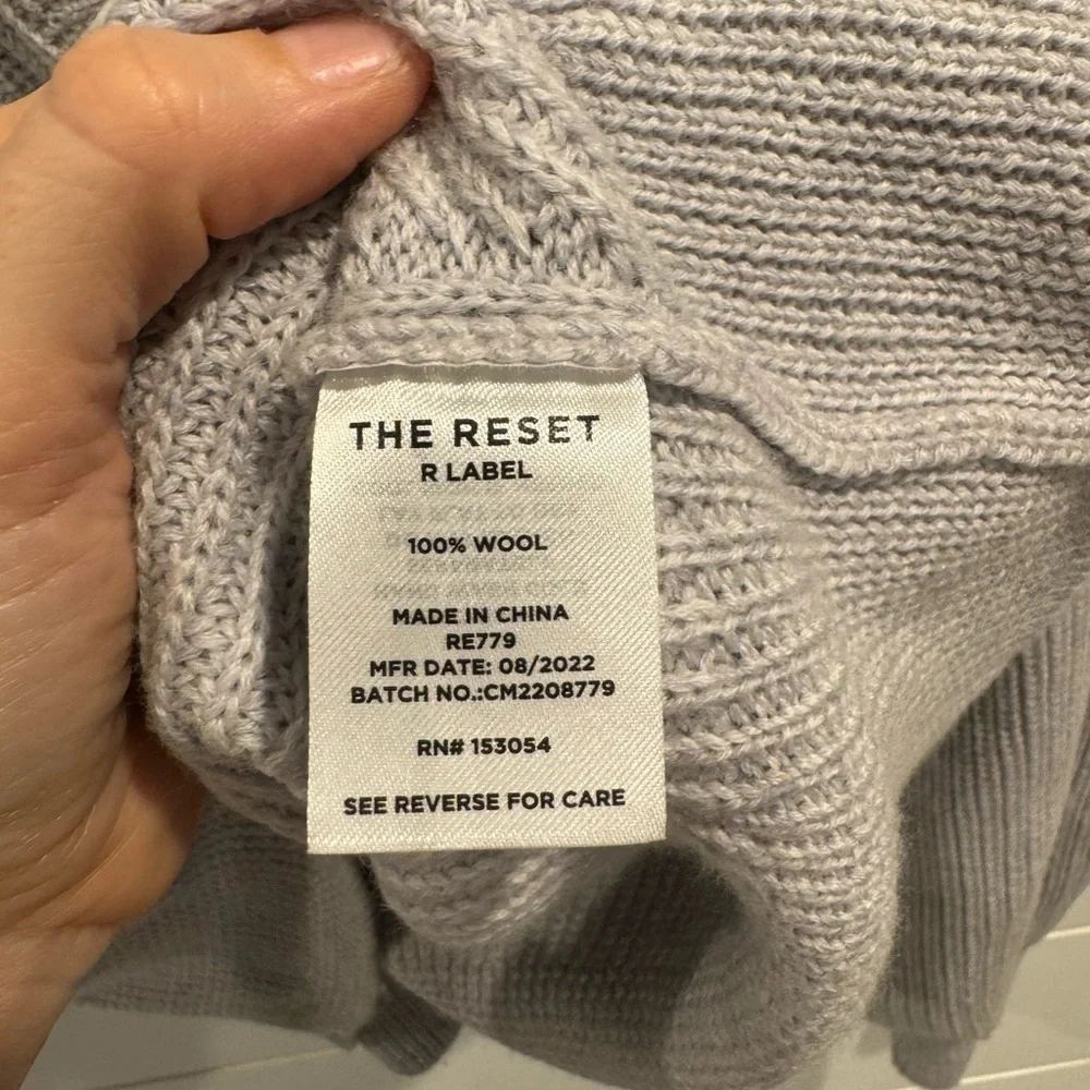 The Reset R Label gray must have v neck sweater